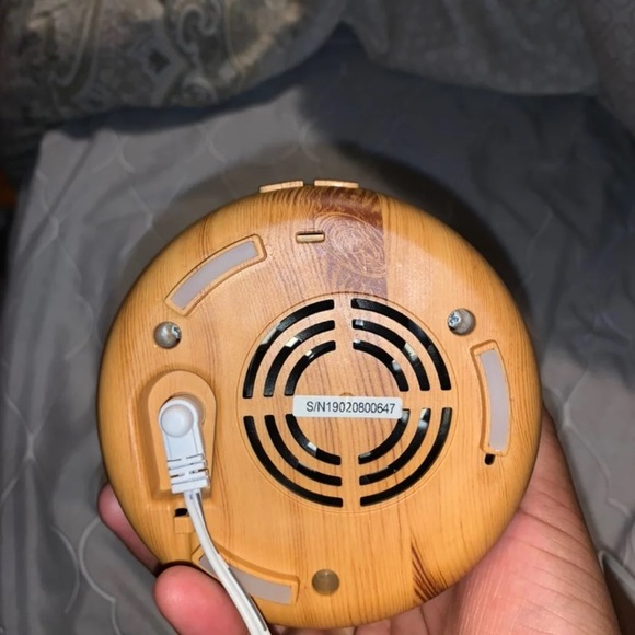 Essential Oil Diffuser - Picture 5 of 6